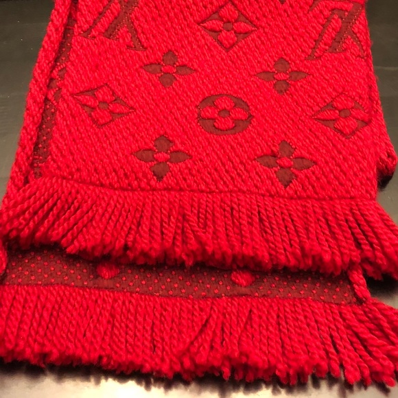 Beautiful Louis Vuitton Logomania Scarf - Picture 2 of 5